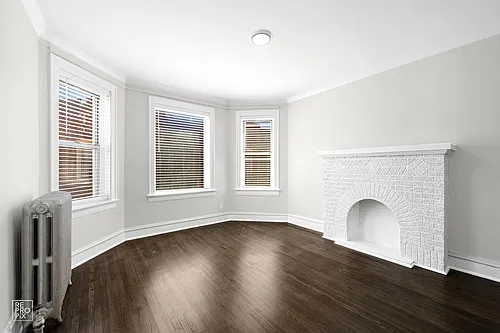 7706 South Coles 2837 E 77th St Chicago, IL 60649 Photo 1