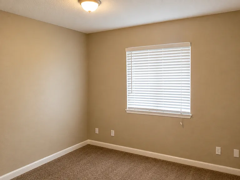 3652 Plymouth Dr — Photo 7