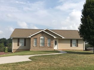 124 Ridgefield Dr, Dandridge, TN 37725