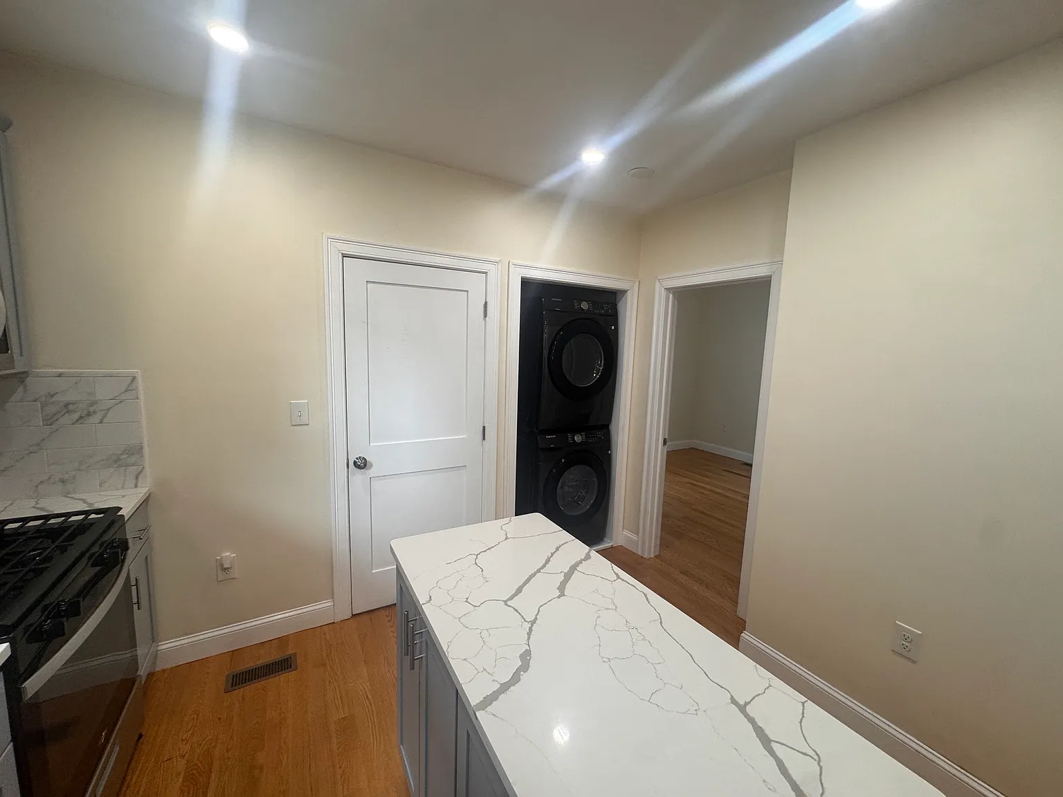 2 bed, 973 sqft, $3,500 — Photo 4