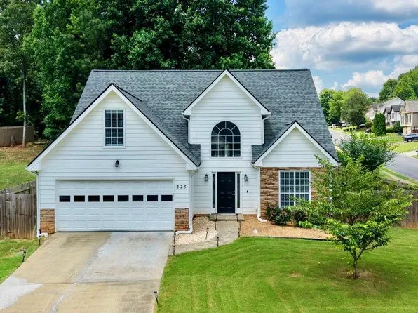 225 Shadetree Ln, Lawrenceville, GA 30044