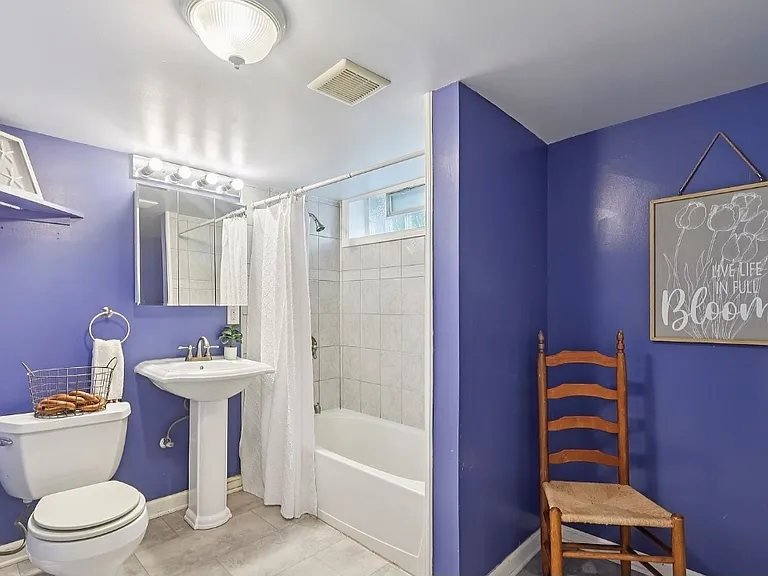 446 Huntmere Dr — Photo 7