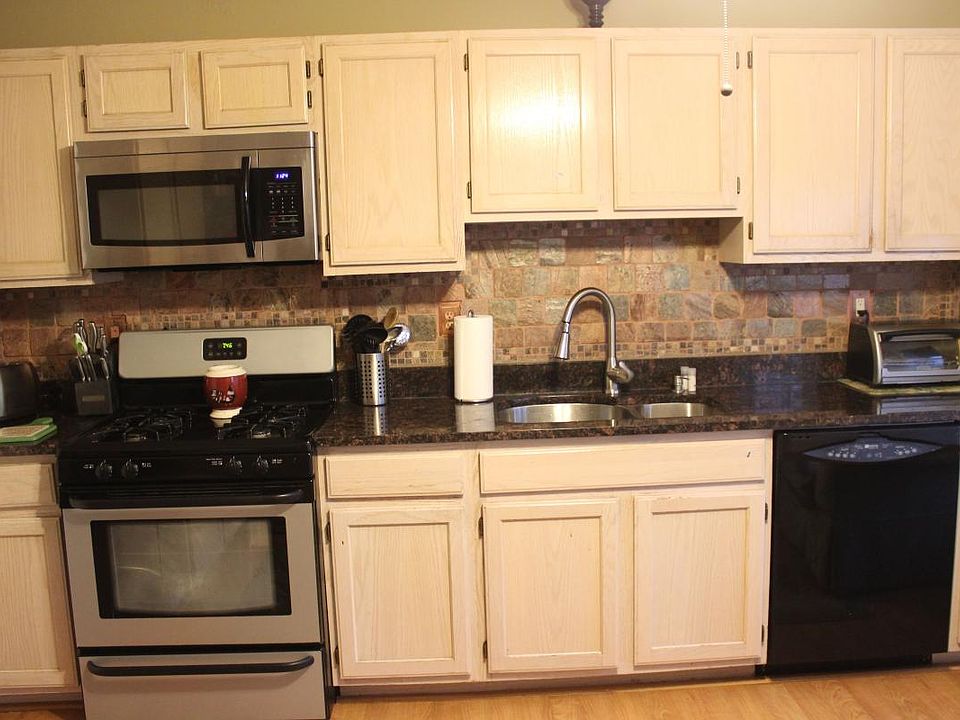 Fully updated kitchen - Granite countertops!