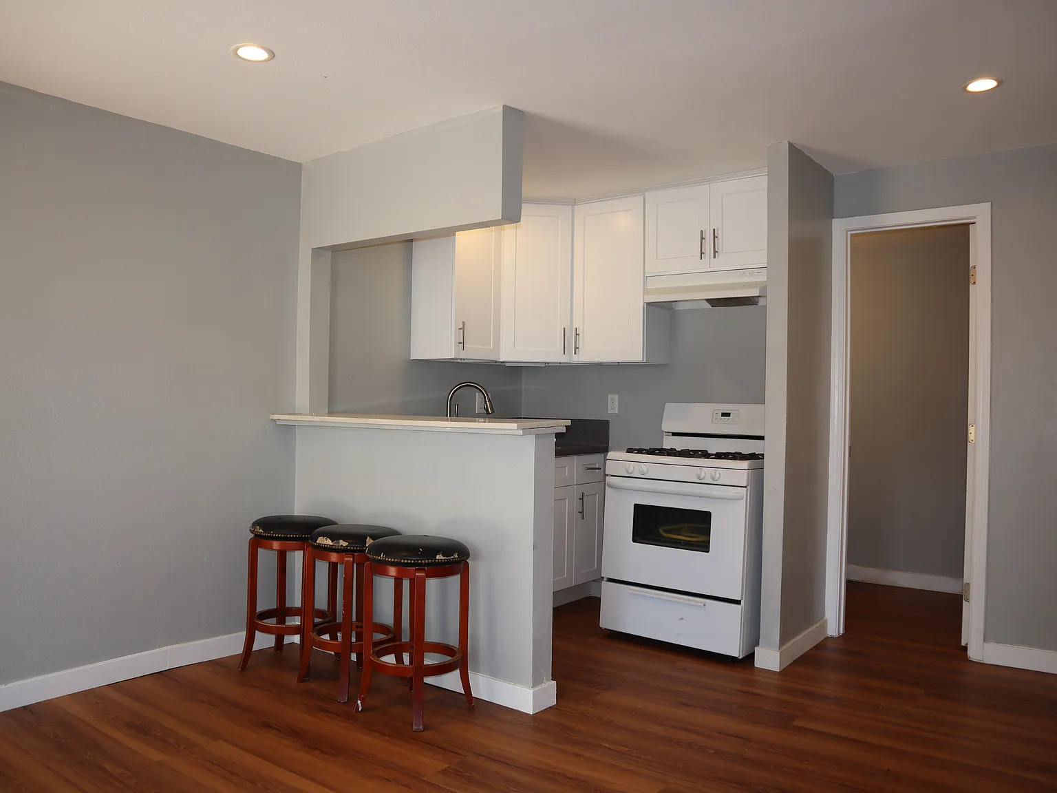 1 bed, 500 sqft, $1,200 — Photo 2