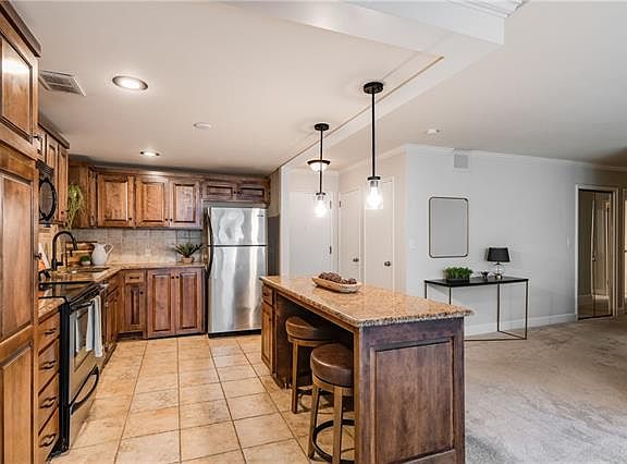 2nd image of 221 W 48th St APT 304