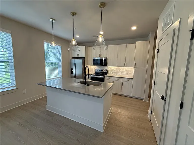 District on the Etowah Apartments — Photo 889