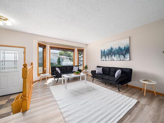 5th image of 12 S Swan Way SE