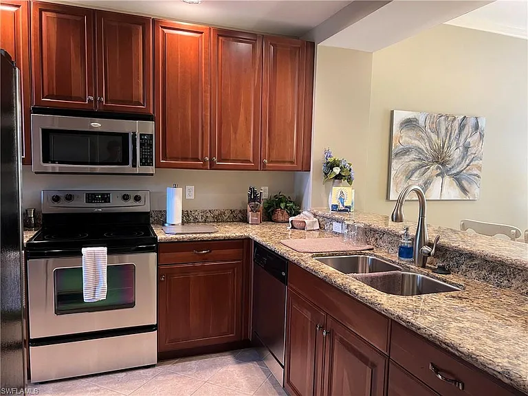 5068 Annunciation Cir #4211 — Photo 7