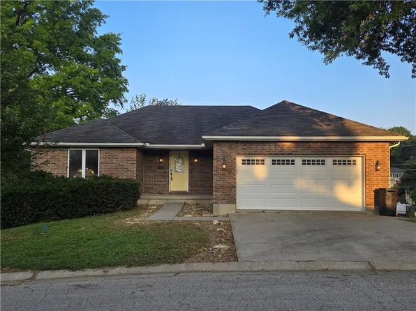 803 Tanyard Dr, Wellington, MO 64097