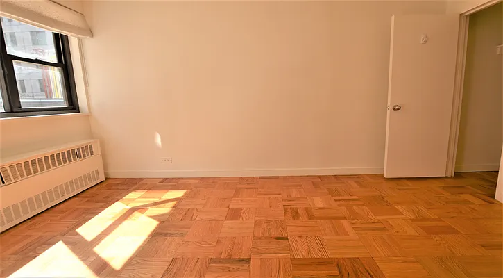 Rented by Manhattan Realty Group | media 9