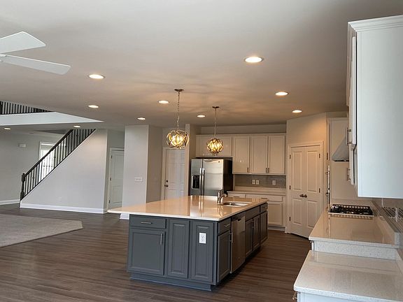 4th image of 16717 Mill Station Way