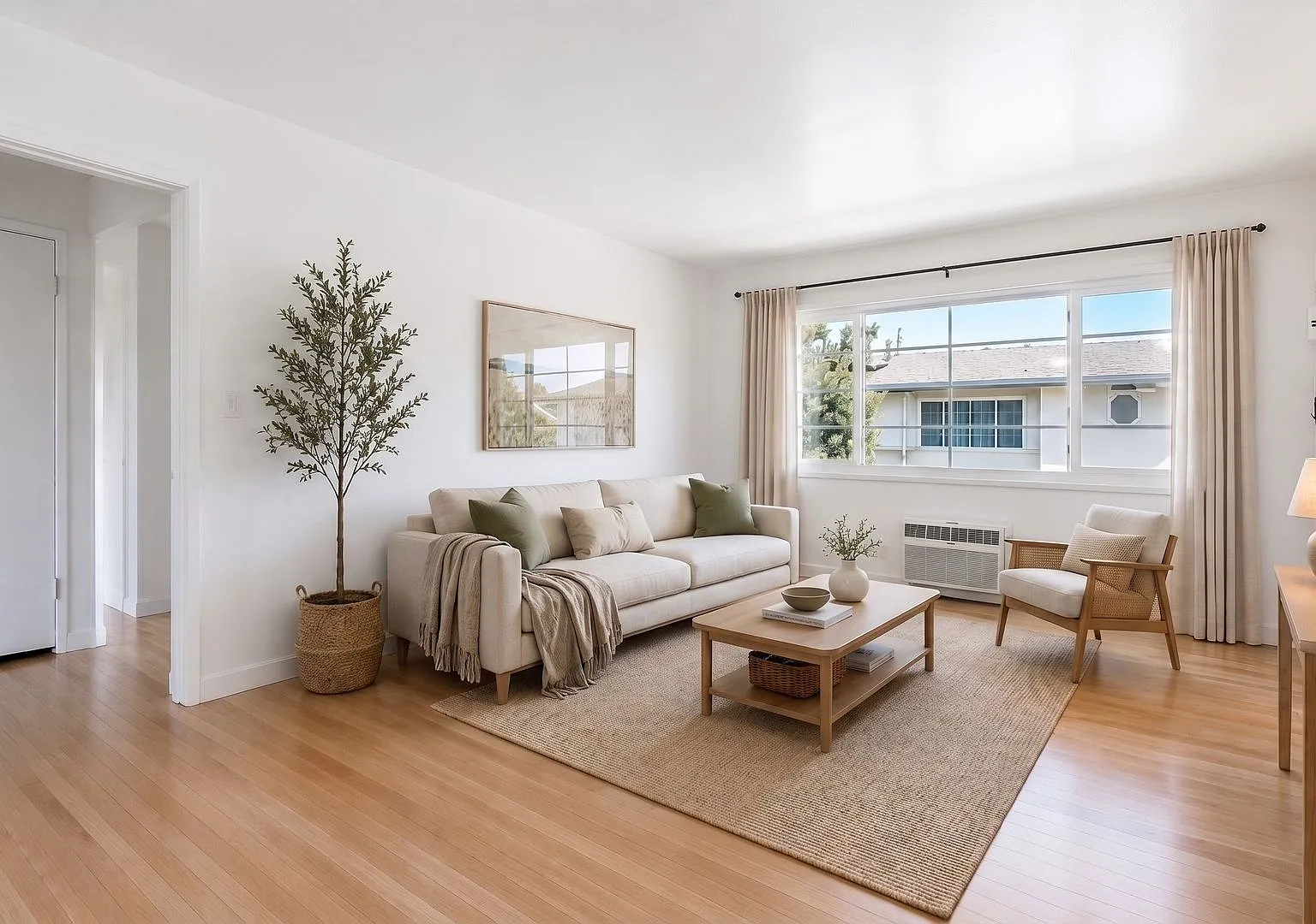 Move-In Ready Upstairs 1-Bed Unit in 1553-1555 Riverside Dr. Glendale, CA 91201 — Photo 1