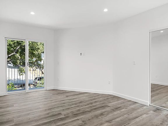 3rd image of 2764 Frances Ave