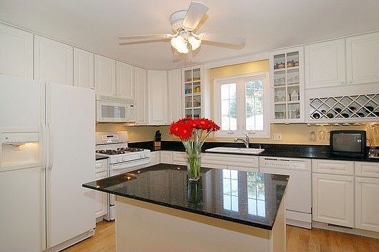 5th image of 2743 N Maplewood Ave