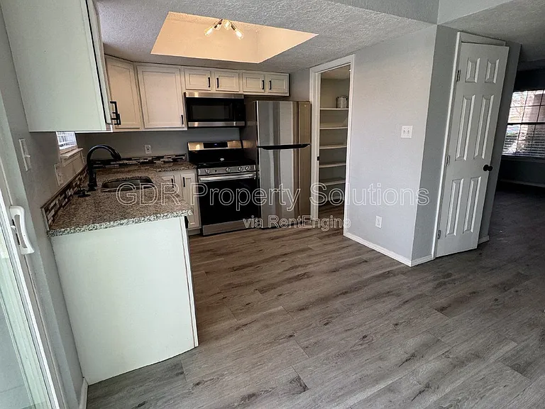 700 Fruit Ave NW — Photo 8