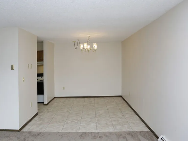 822 Baylis St — Photo 2