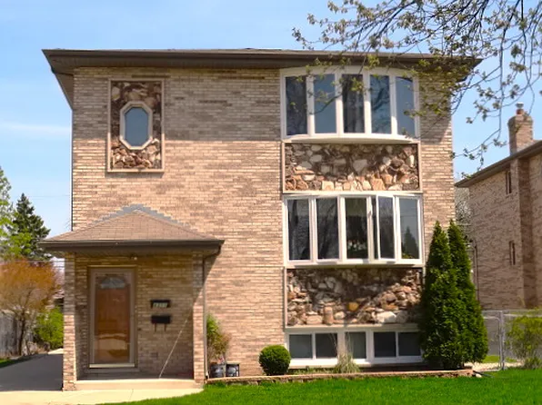 4311 Grace St, Schiller Park, IL 60176