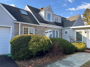 1 Nantucket Ln, Oceanside, NY 11572