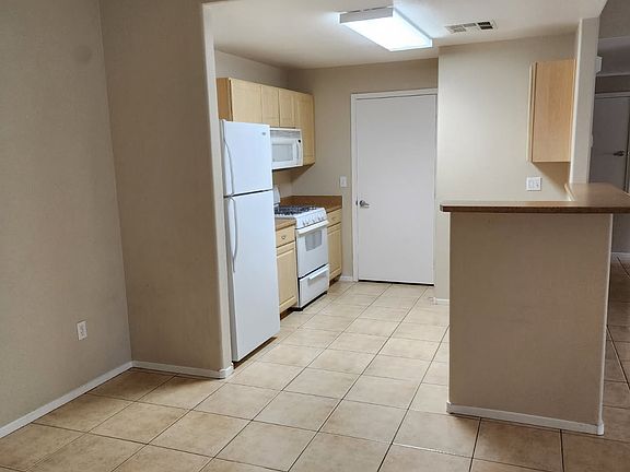 3rd image of 8250 N Grand Canyon Dr #1-1081