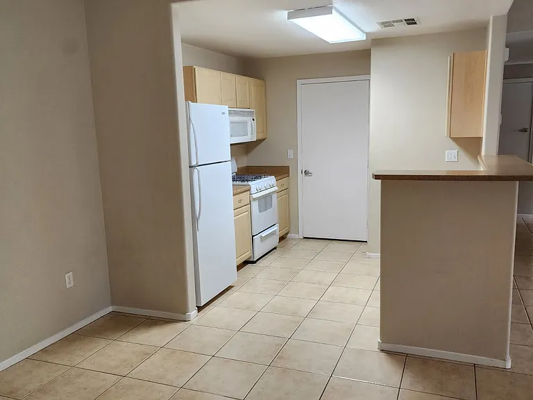 8250 N Grand Canyon Dr #1-1081 — Photo 3