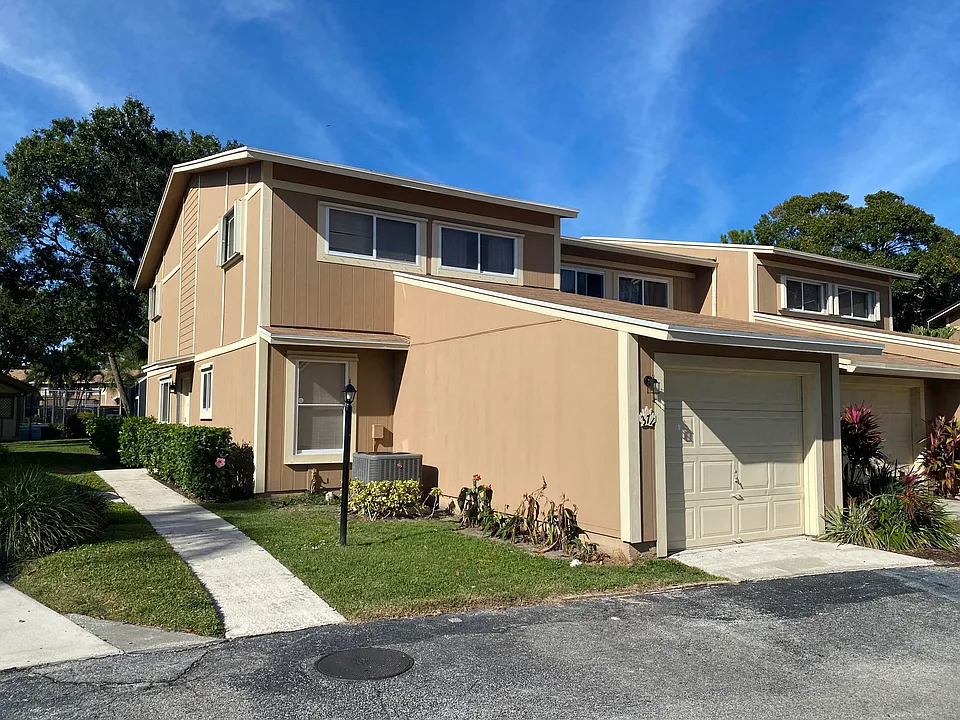 371 Maplecrest Cir