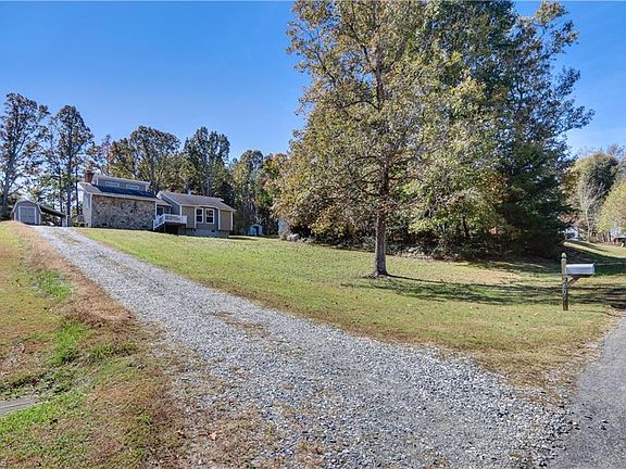 3rd image of 2405 Burnette Dr