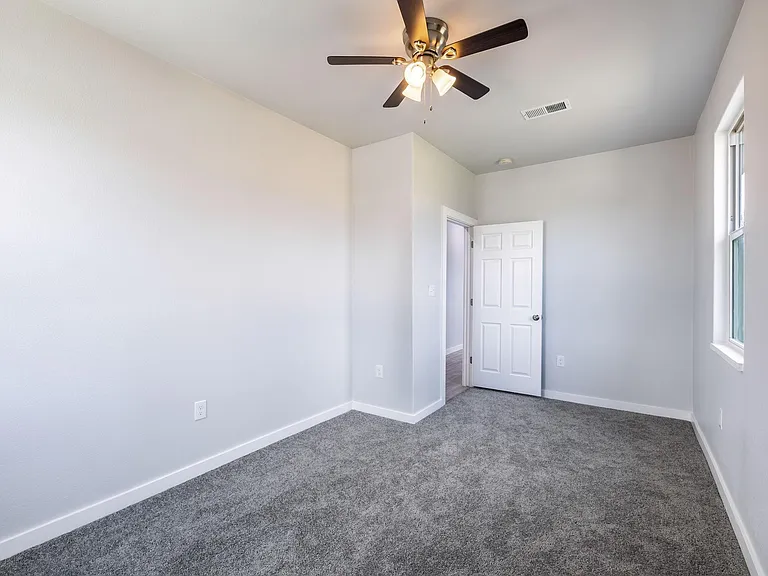 600 Kimbro B St — Photo 18