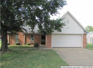3432 Golden Oaks Dr, Horn Lake, MS 38637