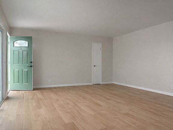 2nd image of 1090 Clyde Ave APT 1