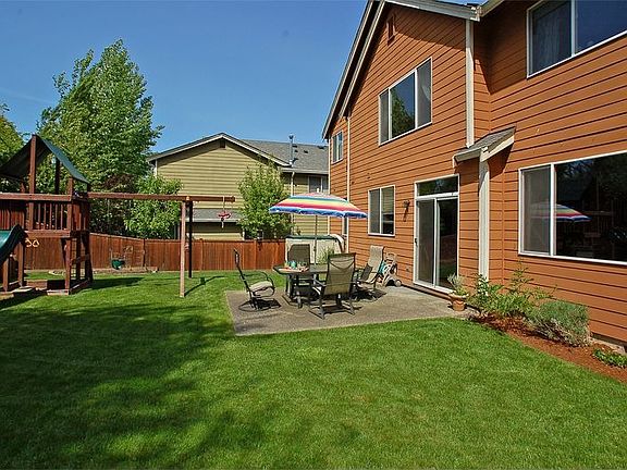 Large, level fenced back yard
