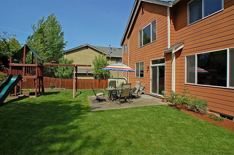 Large, level fenced back yard