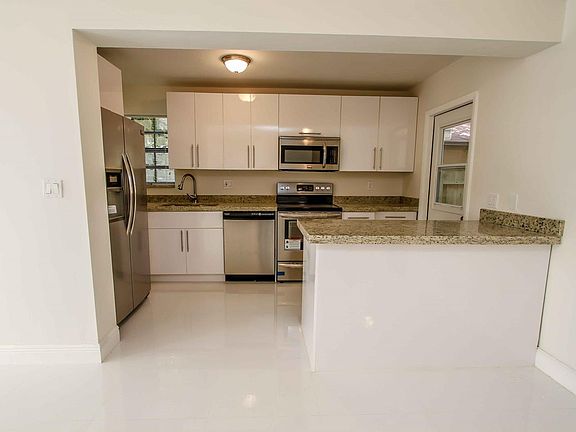 4th image of 2575 NE 182nd St #A