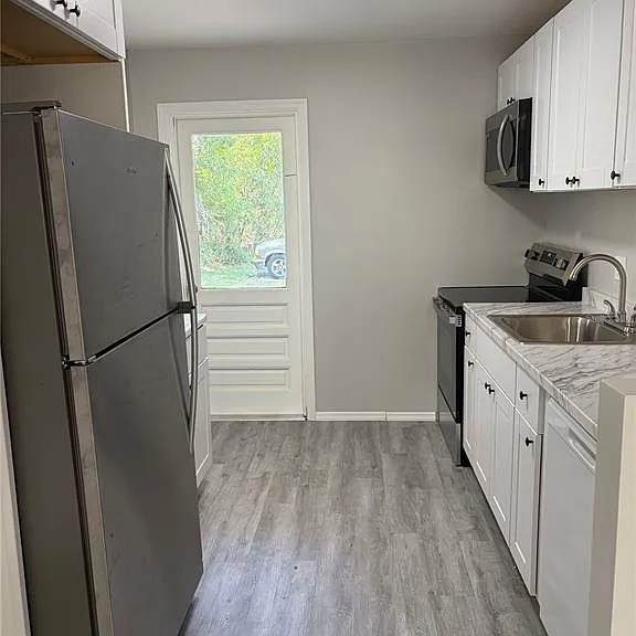 190 W Ventris Ave — Photo 12