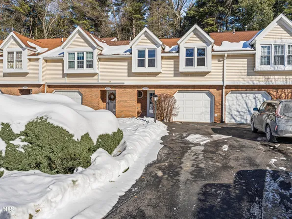 4059 Chaucer Place, Slingerlands, NY 12159