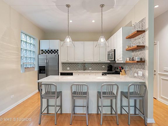 5th image of 849 W Wrightwood Ave APT 2E