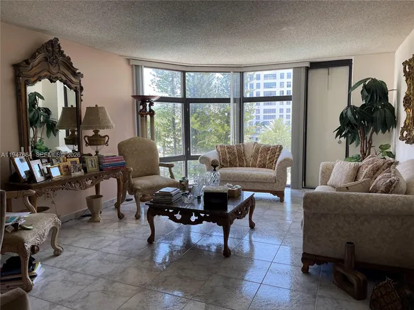 20100 W Country Club Dr APT 507, Aventura, FL 33180