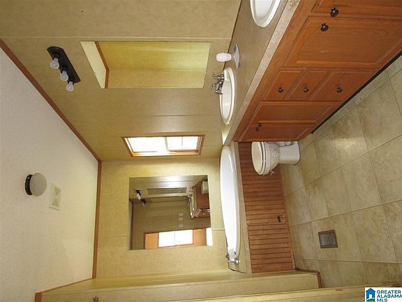 4th image of 25 Abbey Dr