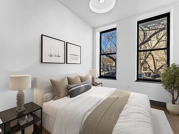 5th image of 24 Cornelia St Unit 3