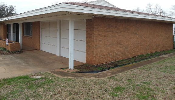 3rd image of 1604 Karen Ln