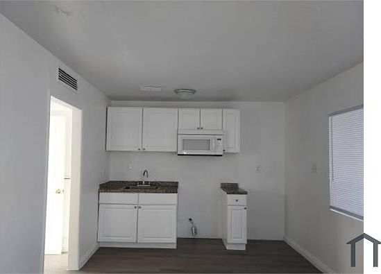 3rd image of 409 W Adams Ave APT 4