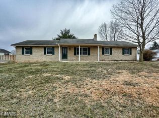 813 Tower Dr, Greencastle, PA 17225