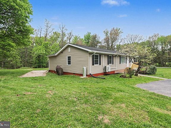 3rd image of 207 Scotch Pine Rd