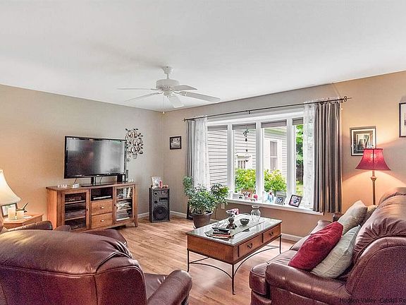3rd image of 104 Mary Ann Ave