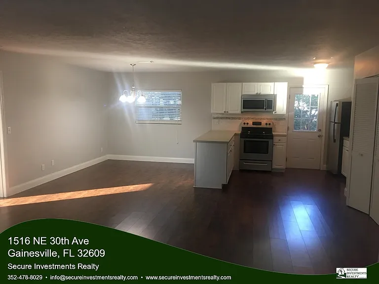 1516 NE 30th Ave — Photo 2