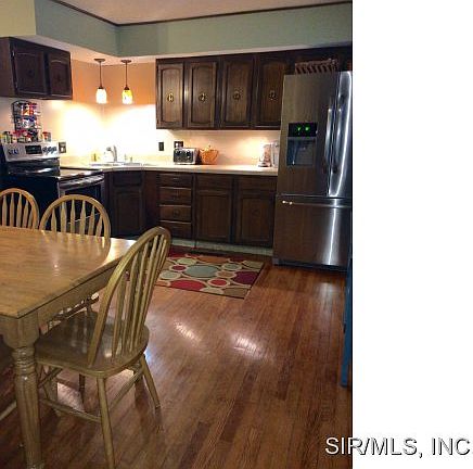 2nd image of 834 Johnson St