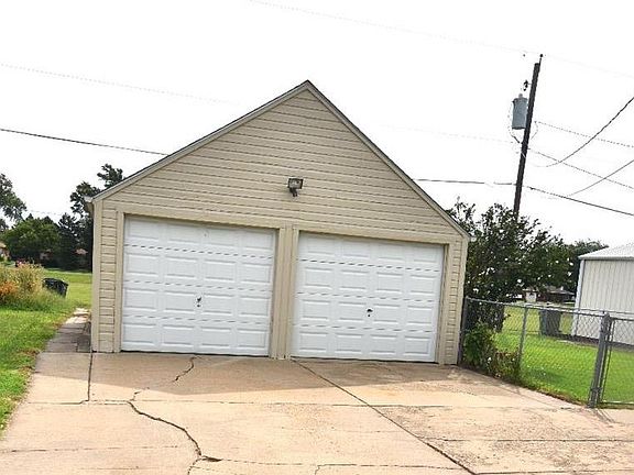 2nd image of 733 Wood Ave