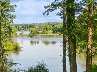 383 River Rd, Fair Haven, NJ 07704