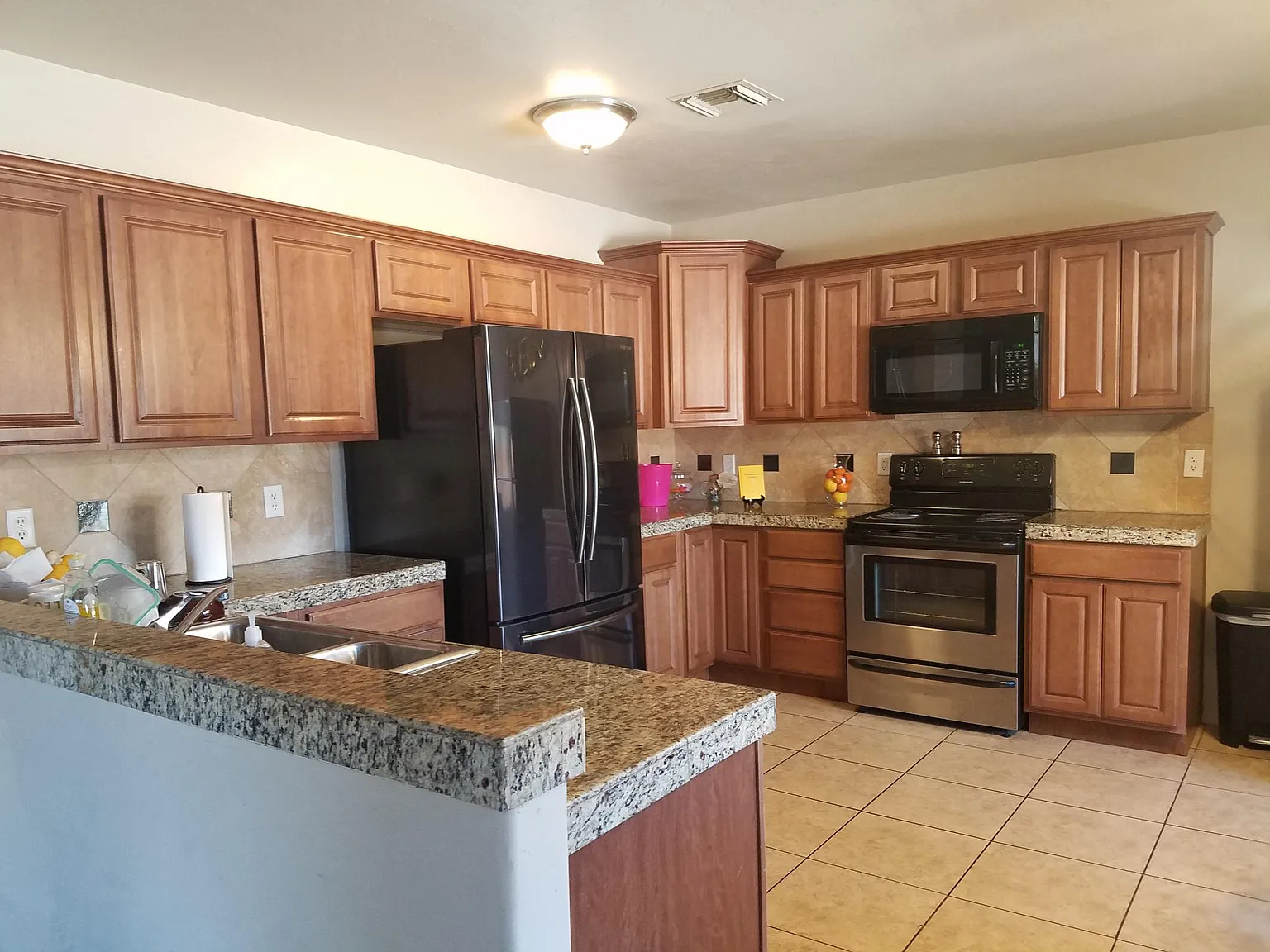 5 bed, 2212 sqft, $4,500 — Photo 3