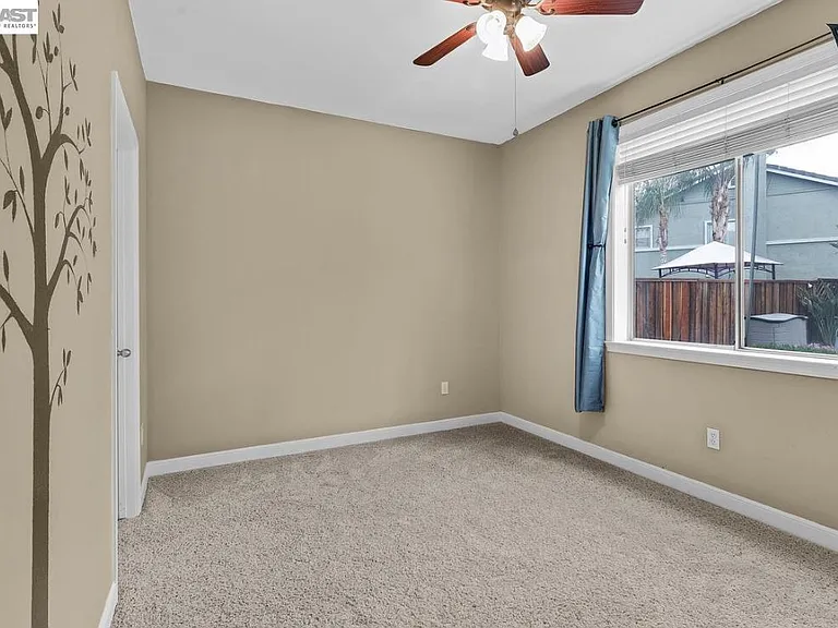 828 Hollowbrook Dr — Photo 11