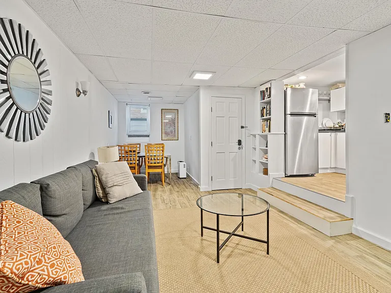 10 King Pl #B — Photo 3